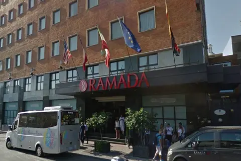 Ramada by Wyndham Naples in Napels