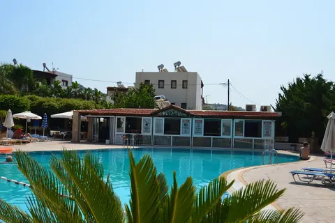 Coliseum Studios & Apartments in Πεύκοι — foto 26