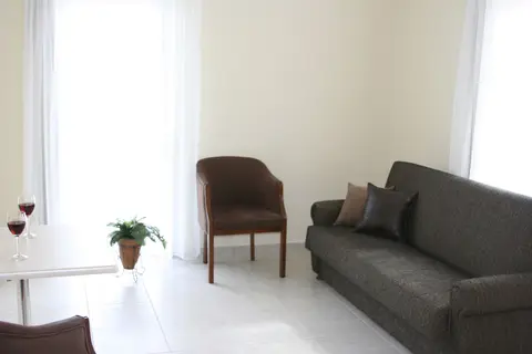 LIV Mackenzie Beach Suites in Larnaca — foto 6