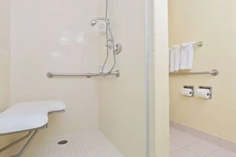 Ramada by Wyndham Santa Barbara in Santa Barbara — foto 16