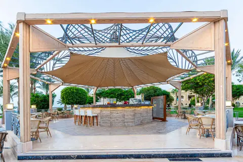 SRNTY Sahl Hasheesh in Arrivals Piazza — foto 6