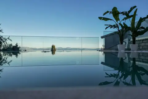 Achillion Luxury Villa in Korfoe