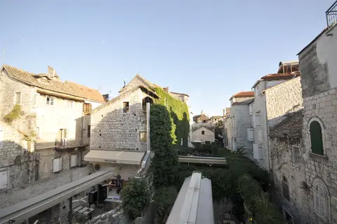 Palace Central Square in Rijeka — foto 17