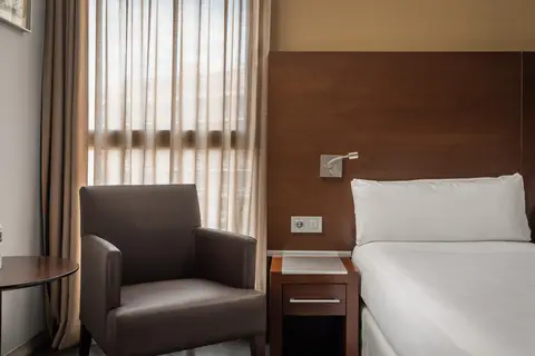 Hotel Madanis in L'hospitalet De Llobregat — foto 24