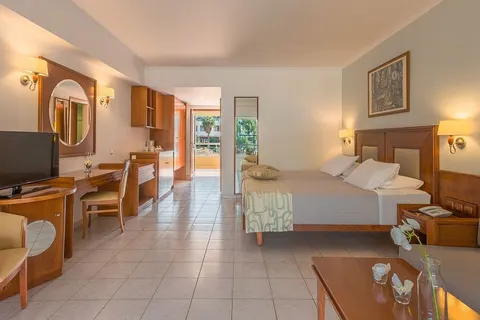 Fly & Go Kipriotis Maris Suites foto 4