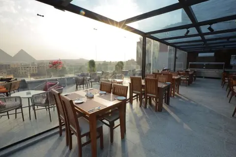 Pyramid Front Hotel in كفرة نصار — foto 7