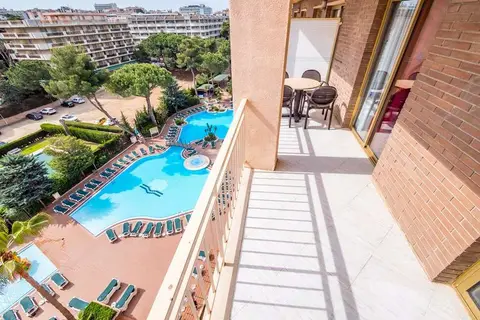 Golden Avenida Family Suites in Salou — foto 11