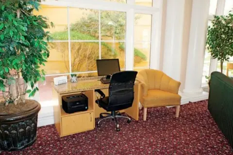 La Quinta Inn & Suites by Wyndham Las Vegas Summerlin Tech in Las Vegas, foto 4
