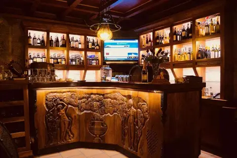 Brilant Antik Hotel in Tirana — foto 8