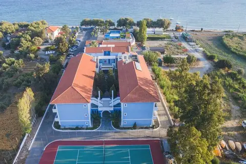 Zefiros Beach Hotel in Μυκάλη — foto 14
