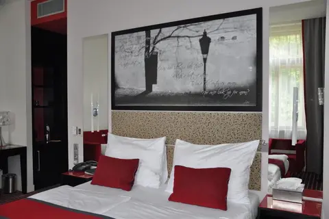 Red & Blue Design Hotel Prague in Praag — foto 13
