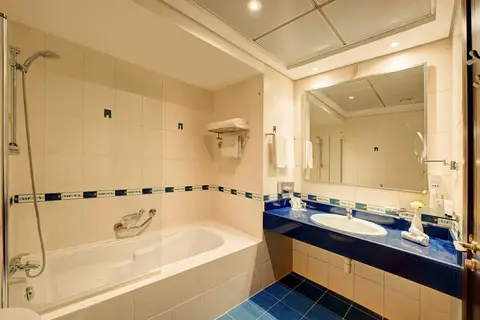 Copthorne Hotel Dubai in Dubai — foto 17