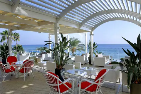 Sunrise Beach Hotel in Παραλίμνι — foto 12