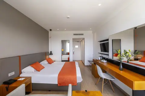 Crystal Springs Beach Hotel in Παραλίμνι — foto 18