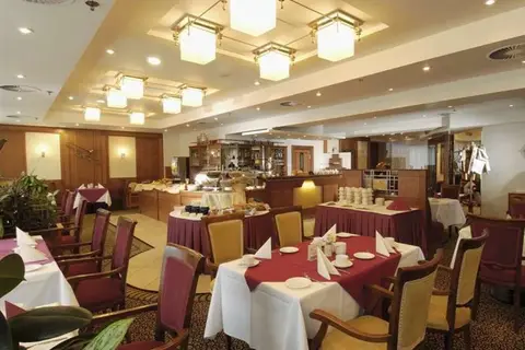 Ramada by Wyndham Airport Prague in Praag, foto 10