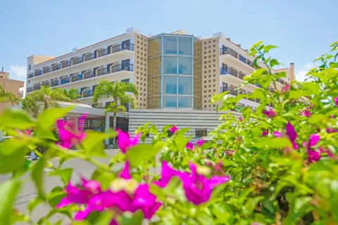 Tsokkos Gardens Hotel in Παραλίμνι — foto 10