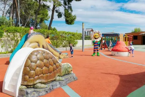 H10 Mediterranean Village in Salou — foto 22