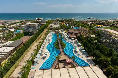 Saturn Palace Resort in Aksu