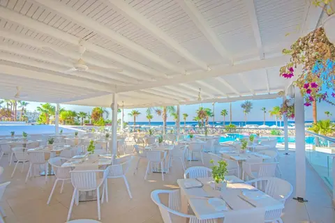 Marlita Hotel Apartments in Παραλίμνι — foto 6