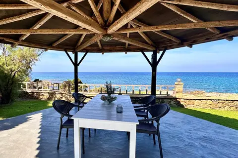 Genari beach apartments in Pyrgos