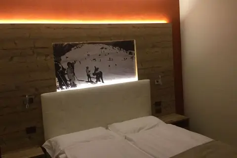 Tevini Dolomites Charming Hotel in Commezzadura — foto 64