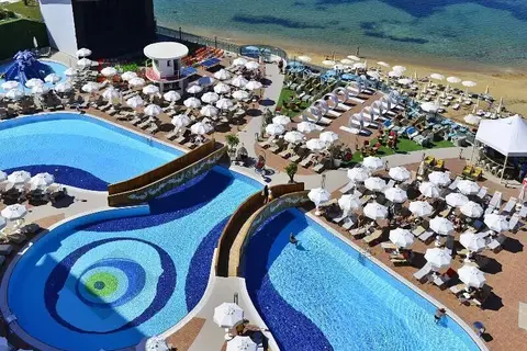 Azura Deluxe Resort & Spa in Alanya