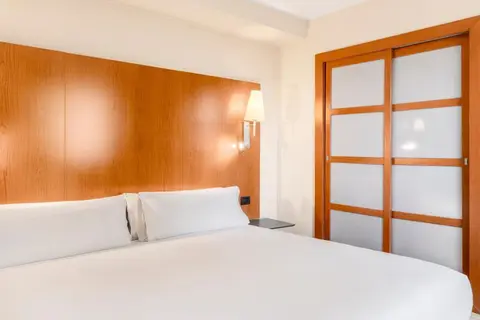 B&B HOTEL Zaragoza Los Enlaces Estación in Zaragoza — foto 17