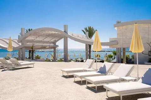 Radisson Larnaca Beach Resort in Ορόκλινη — foto 17