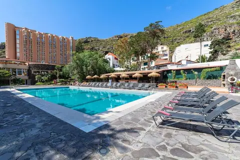 Baía Madeira Hotel - Ocean Beachfront in Machico