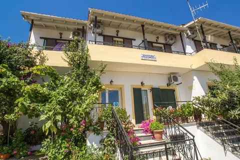 Aggeliki Apartments in Dassia Ski Club: Parasailing Water Sports in Corfu, foto 5