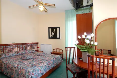Hotel Cinque Terre in Gardone Riviera — foto 7