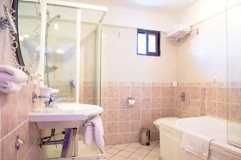 Ocean Bay Hotel in Serrekunda — foto 26