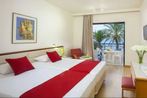 Hotel Queens Bay in Kissonerga — foto 26