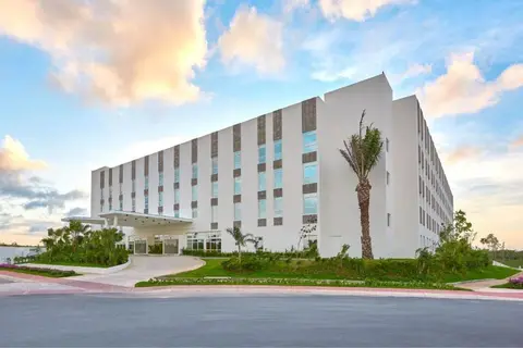 City Express Plus by Marriott Cancún Aeropuerto Riviera in Cancún