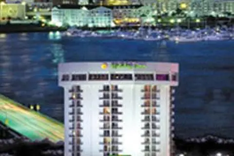 Holiday Inn Charleston-Riverview in Charleston