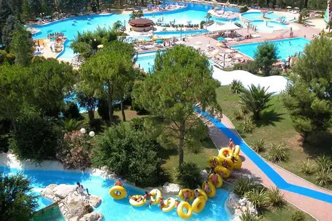 Centro Vacanze Verde Azzurro in Cingoli