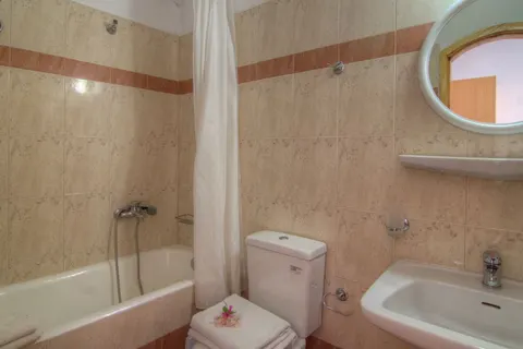 Adonis Hotel in Agia Galini — foto 12