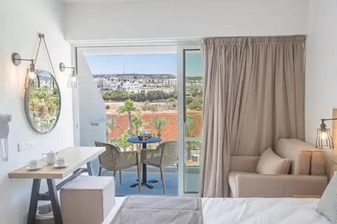 Bohemian Gardens Hotel in Παραλίμνι — foto 16