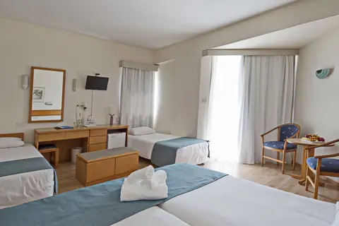 Kissos Hotel in Paphos — foto 18