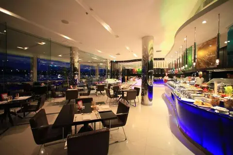 Ramada Plaza by Wyndham Menam Riverside in Bangkok — foto 25