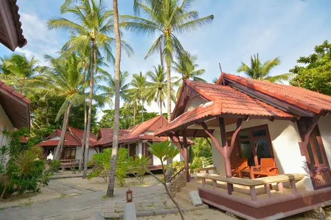 First Bungalow Beach Resort in บ้านเฉวง — foto 11