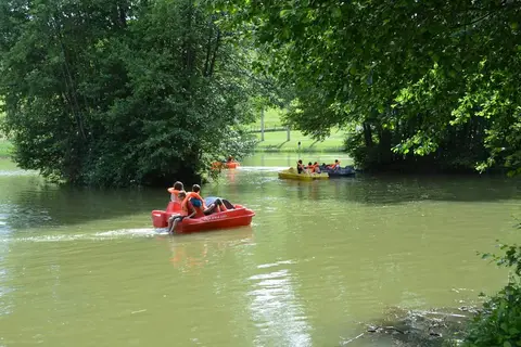 Camping Du Bois De Reveuge in Huanne-Montmartin — foto 24