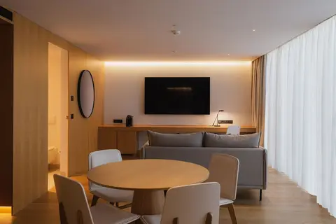 Lumen Hotel & The Lisbon Light Show in Lissabon — foto 15