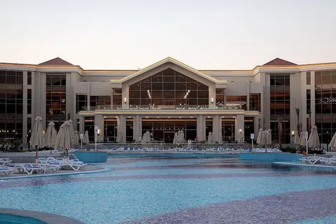 SRNTY Sahl Hasheesh in Arrivals Piazza — foto 11