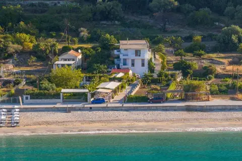 Aridas at the Beach in Λουρδάτα — foto 7