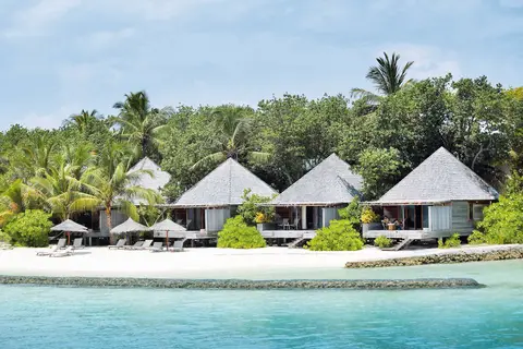 Gangehi Island Resort in Gangehi North Kandu - manta cleaning station — foto 3