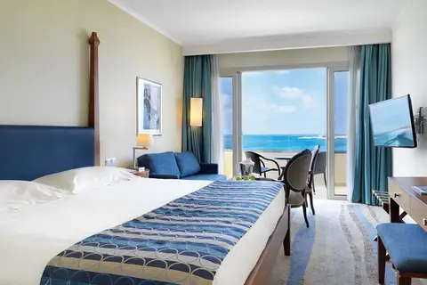 Alexander The Great Beach Hotel in Paphos — foto 2