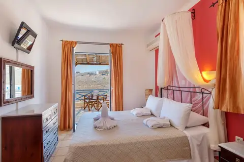 Sunrise Beach Suites in Αζόλιμνος — foto 17