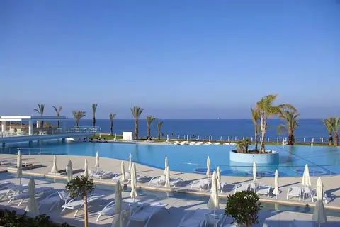 The King Evelthon Beach Hotel & Resort in Hlorakas