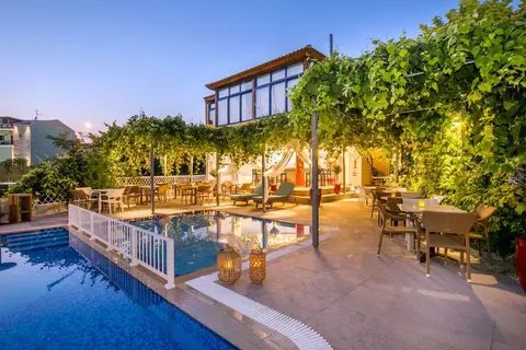 Thalassies Nouveau in Λιμενάρια — foto 19